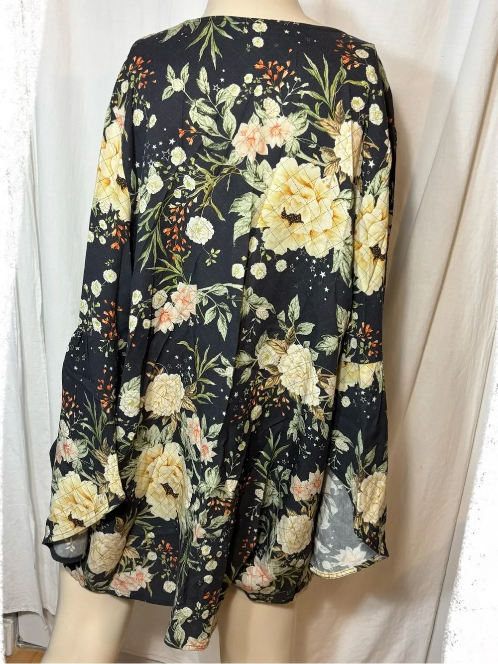 Anthropologie Farm Rio Bell Sleeve Kimono OS